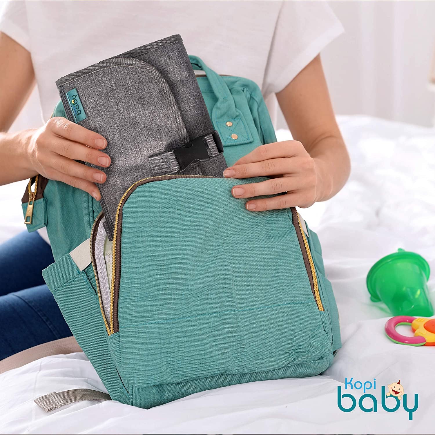 "Ultimate Portable Diaper Changing Pad - Easy Clean and Stylish Travel Changing Kit for Newborns - Includes Smart Wipes Pocket and Waterproof Design - Perfect Baby Gift!"